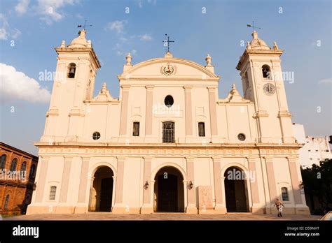  Catedral de Nuestra Señora de la Asunción: Biểu tượng kiến trúc tráng lệ và tâm linh bất diệt!