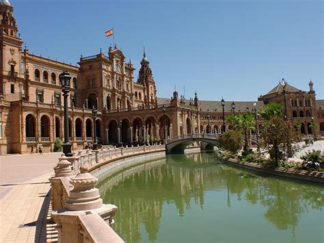  Quảng trường Plaza de España tại Seville: Bí mật lịch sử và vẻ đẹp kiến trúc tráng lệ